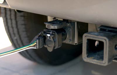 Hoppy Multi-Tow plugged into vehicle receptacle