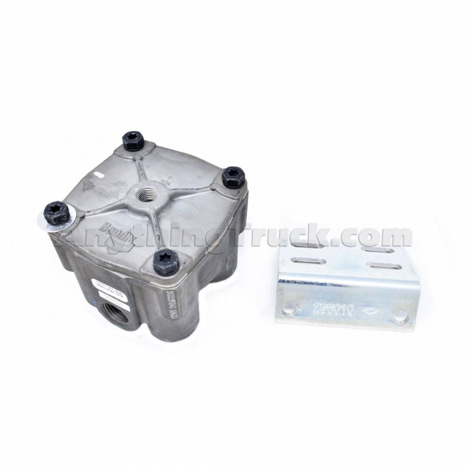 Bendix 065181 Relay Valve with Vertical Del Ports, 5.5 PSI Crack