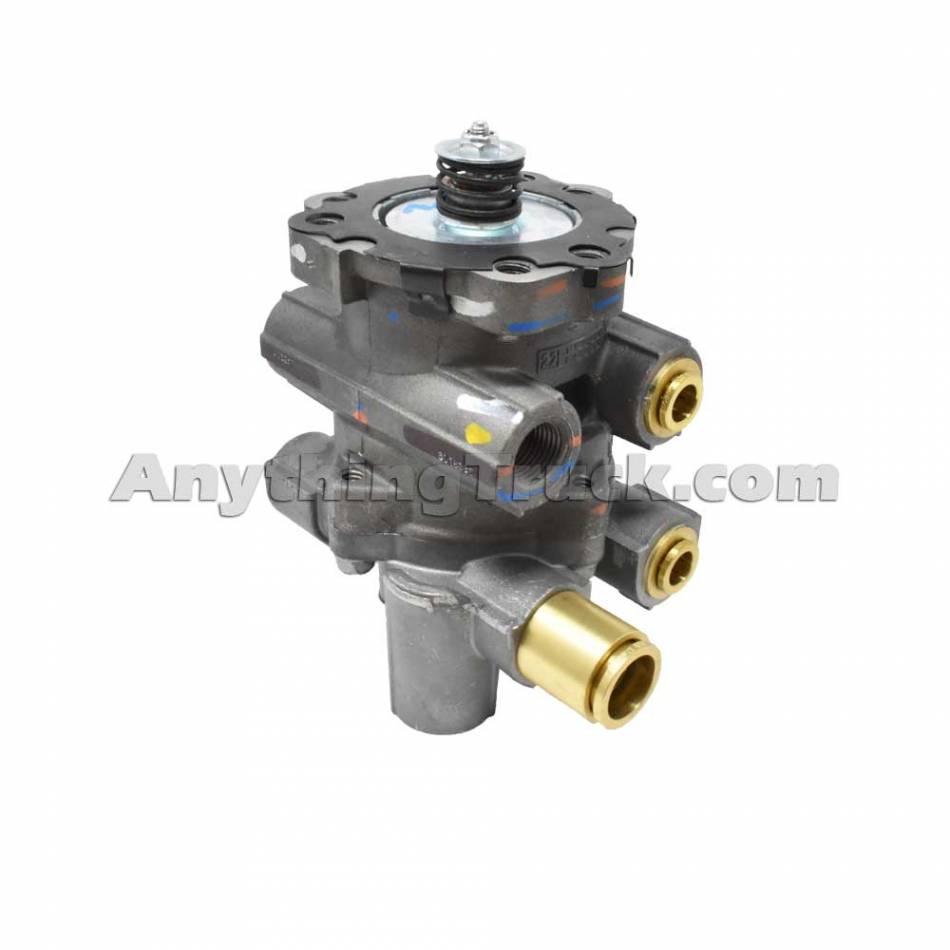 Bendix 802753 E‑8P Foot Valve, Mixed PTC/NPT Ports | AnythingTruck.com